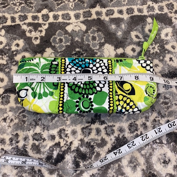 Vera Bradley makeup case small compact bag with zipper closure - Picture 3 of 7